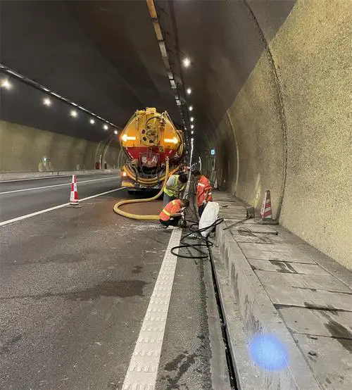 通许隧道排水渠清淤